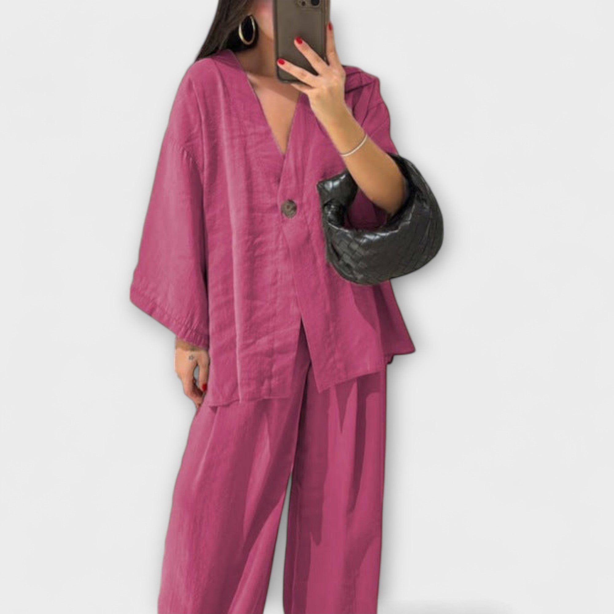 Jacqueline – Stylowy Damski Komplet z Dekoltem w Serek: Bluzka i Spodnie