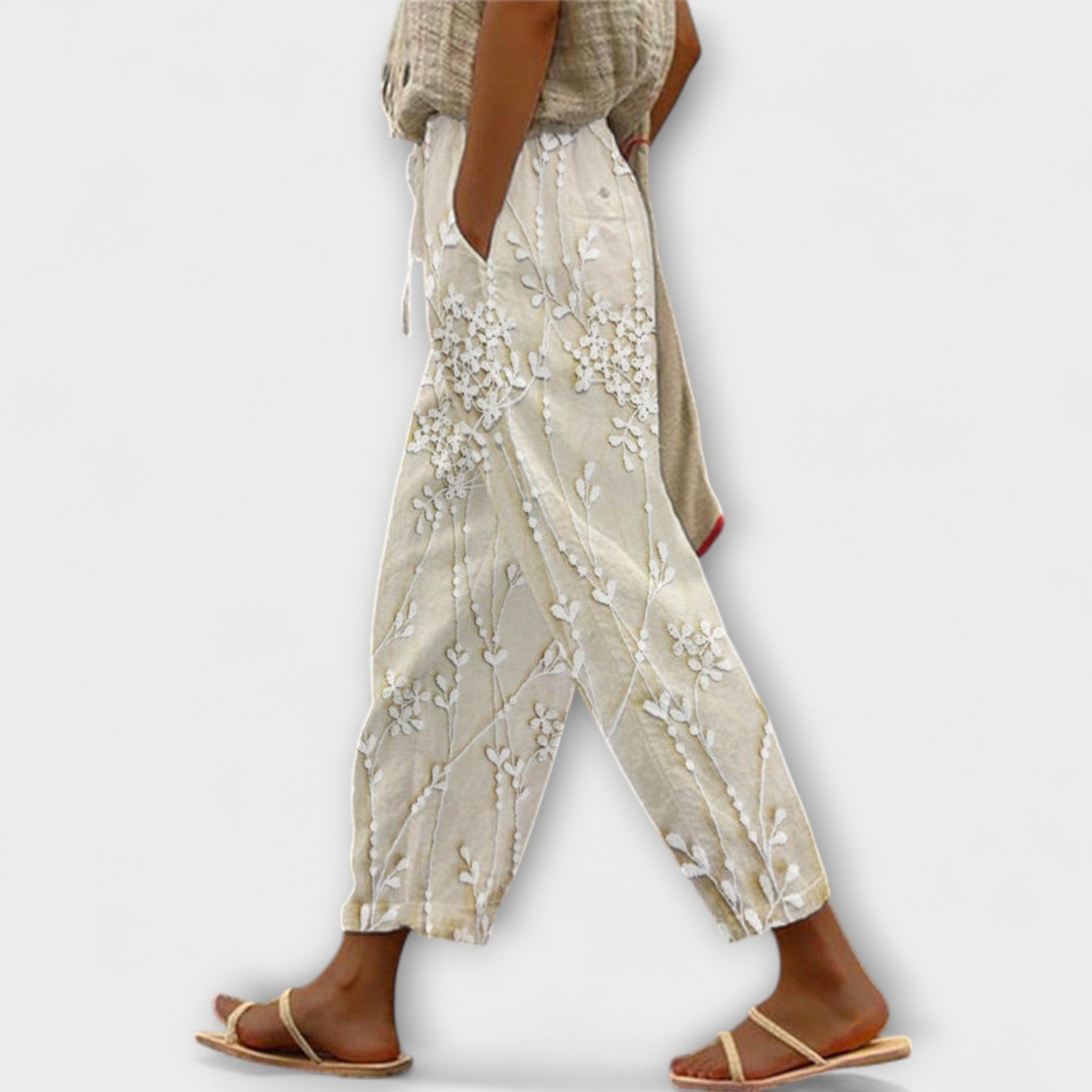 Tilda – Luźne Spodnie z Printem Liści Winorośli