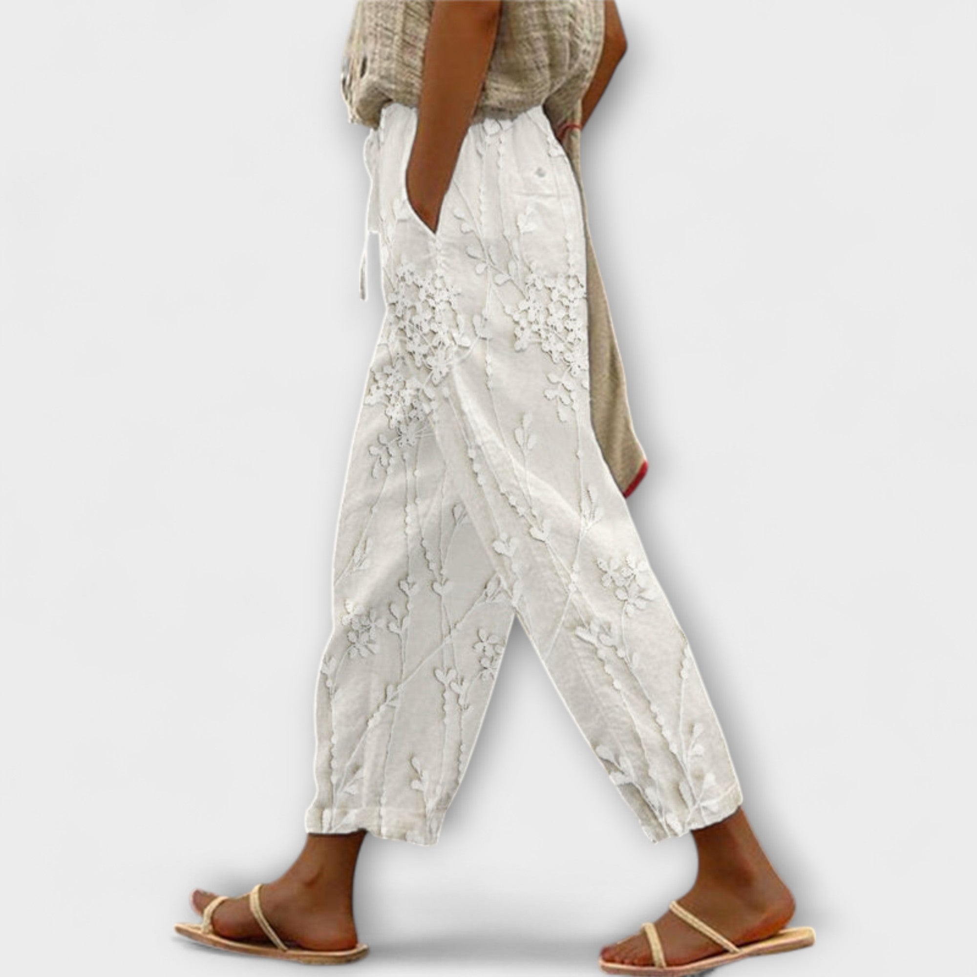 Tilda – Luźne Spodnie z Printem Liści Winorośli