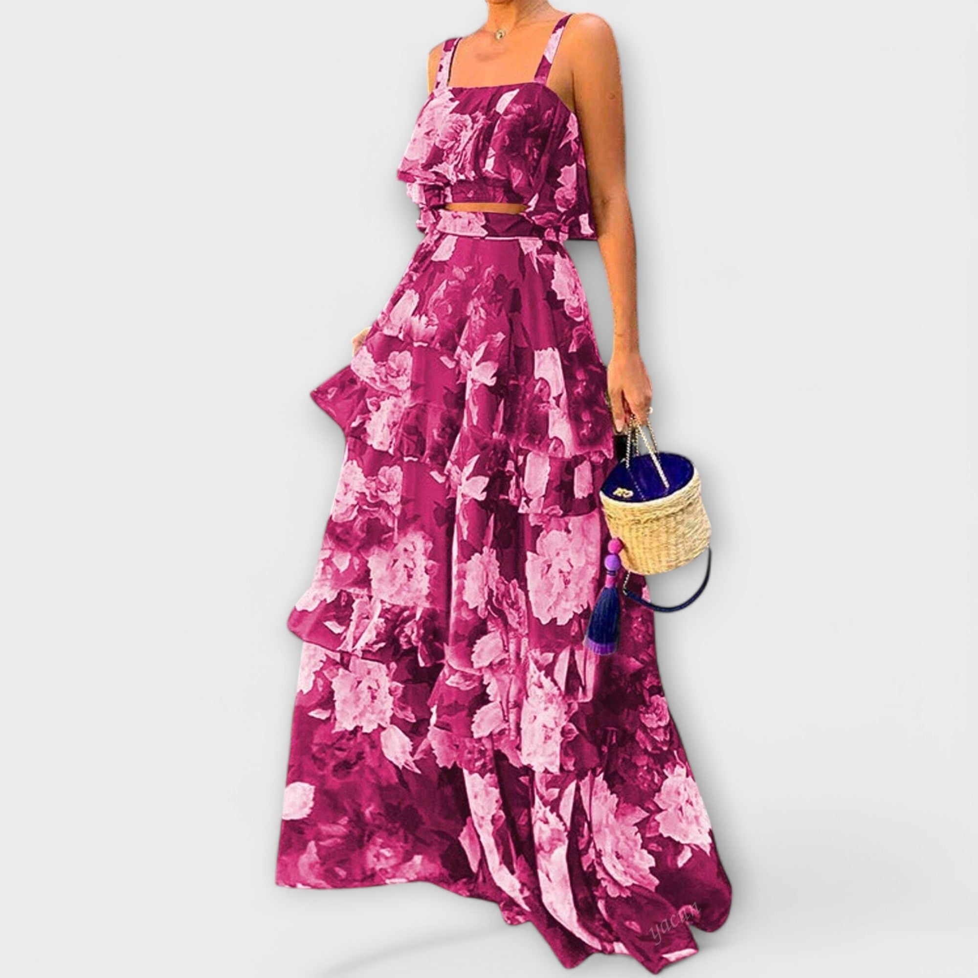 Letnia sukienka plażowa z falbanami