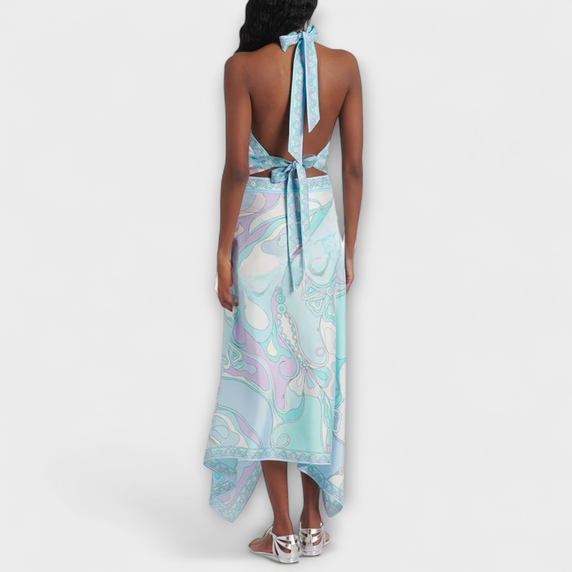 Everly – Satynowy Zestaw z Topem Wiązanym na Szyi i Asymetryczną Spódnicą Midi